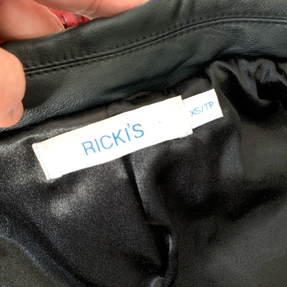 RICKI’s black heavy COAT - Picture 5 of 5